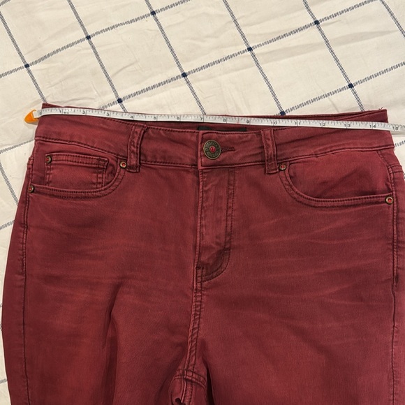 Desigual cropped jeans deep red with beautiful hem details and zipper size 40 - Picture 11 of 12